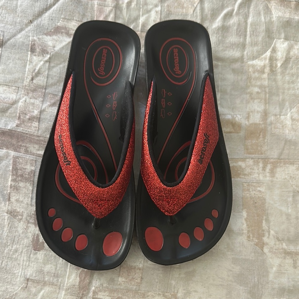 Aerosoft Red and Black Anatomical glitter Sandals with Contoured Footbed